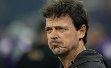 Escalação do Vasco: Fernando Diniz poupa titulares e muda o time contra o Nova Iguaçu