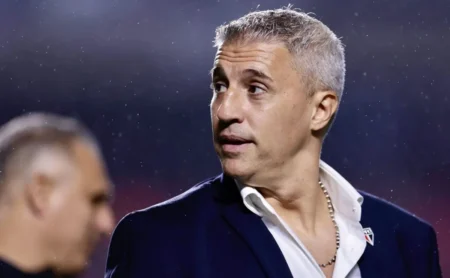 Escalação do São Paulo: Crespo define time para clássico contra o Santos no Paulistão