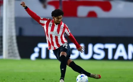 Estudiantes segue com Medina nos treinos enquanto aguarda liberação do Botafogo Estudiantes segue com Medina nos treinos enquanto aguarda liberação do Botafogo