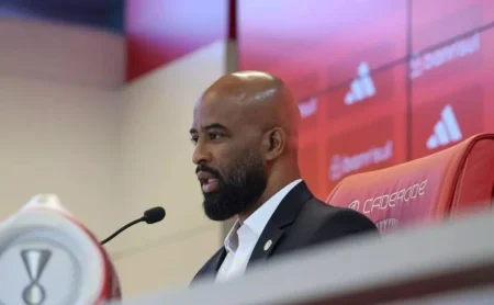 Fabinho Soldado menciona Rodrigo Garro na apresentação de reforço do Inter no Beira-Rio