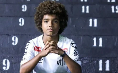 Família de Kauan Basile pode enfrentar processo de Petraglia após ida ao Santos. Família de Kauan Basile pode enfrentar processo de Petraglia após ida ao Santos.