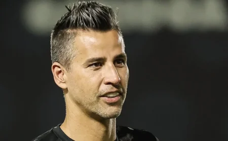 Fábio completa 30ª temporada aos 45 anos, a quinta pelo Fluminense Fábio completa 30ª temporada aos 45 anos, a quinta pelo Fluminense
