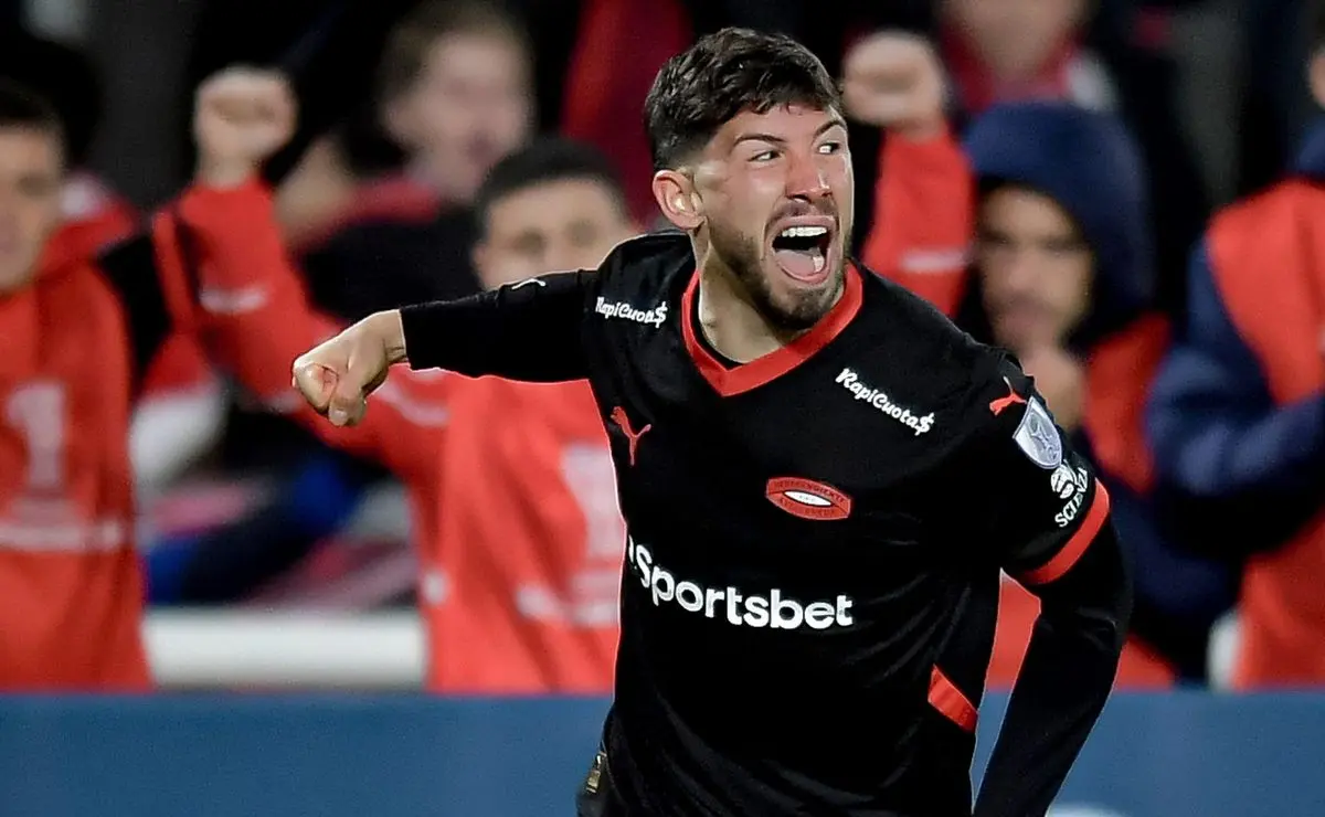 Felipe Loyola supera Zé Rafael em números na temporada, em meio a negociações com o Santos