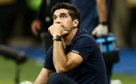 Felipe Melo critica Abel Ferreira por prolongamento de férias no Palmeiras: “Erro muito grande”