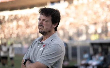 Fernando Diniz erra em substituições e Vasco empata com o Nova Iguaçu no Carioca