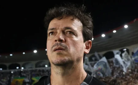Fernando Diniz endossa contratação de Alan Saldivia no Vasco e se torna entusiasta