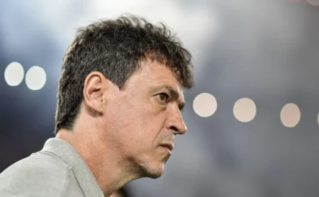 Fernando Diniz é processado por sócia do Vasco após desentendimento com jogadores contra o Mirassol