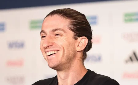 Filipe Luís ultrapassa Zé Ricardo e se torna o técnico com mais jogos pelo Flamengo no século