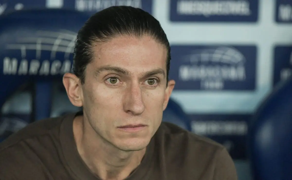 Filipe Luís define escalação do Flamengo com novidade no gol para o Fla-Flu Filipe Luís define escalação do Flamengo com novidade no gol para o Fla-Flu