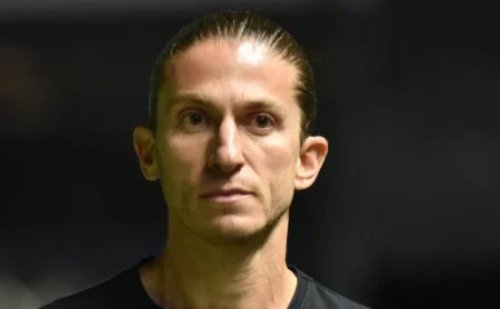 Filipe Luís reconhece falhas do Flamengo e exalta Paquetá: “Eleva o nível” Filipe Luís reconhece falhas do Flamengo e exalta Paquetá: “Eleva o nível”