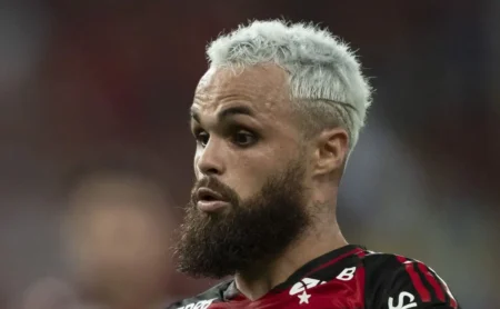 Filipe Luís não será volante com Michael no Flamengo; saída ainda é provável Filipe Luís não será volante com Michael no Flamengo; saída ainda é provável