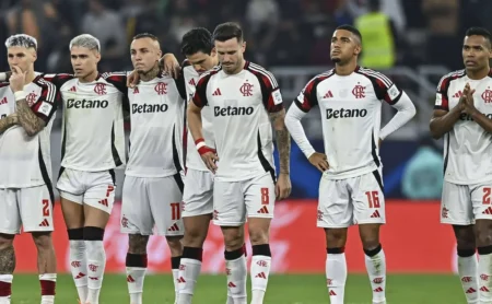 Flamengo altera planos e leva equipe principal com Filipe Luís para enfrentar o Vasco Flamengo altera planos e leva equipe principal com Filipe Luís para enfrentar o Vasco