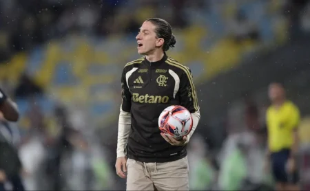 Flamengo acende alerta com desgaste físico e mapeia fragilidades para a Supercopa contra o Corinthians Flamengo acende alerta com desgaste físico e mapeia fragilidades para a Supercopa contra o Corinthians