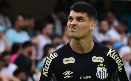 Flamengo aguarda momento ideal para buscar Brazão junto ao Santos