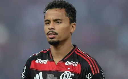 Flamengo busca definir a transferência de Allan para o São Paulo até domingo.