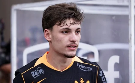 Flamengo busca Breno Bidon e prepara oferta de quase R$ 100 milhões por volante do Corinthians