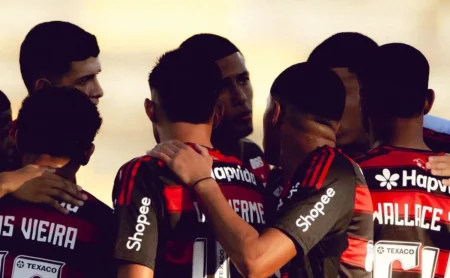 Flamengo cede empate à Portuguesa no segundo tempo, após apostar na base no Carioca