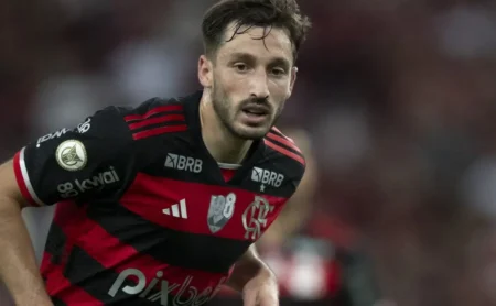 Flamengo confirma 5ª baixa para 2026: Matías Viña se despede e acerta com o River Plate