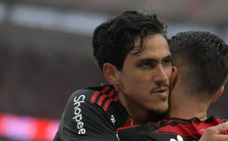 Flamengo define futuro de Pedro: atacante só deixará o clube por proposta irrecusável Flamengo define futuro de Pedro: atacante só deixará o clube por proposta irrecusável