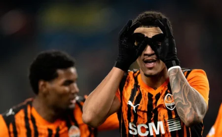 Flamengo desiste de atacante e mira empréstimo de Kauã Elias