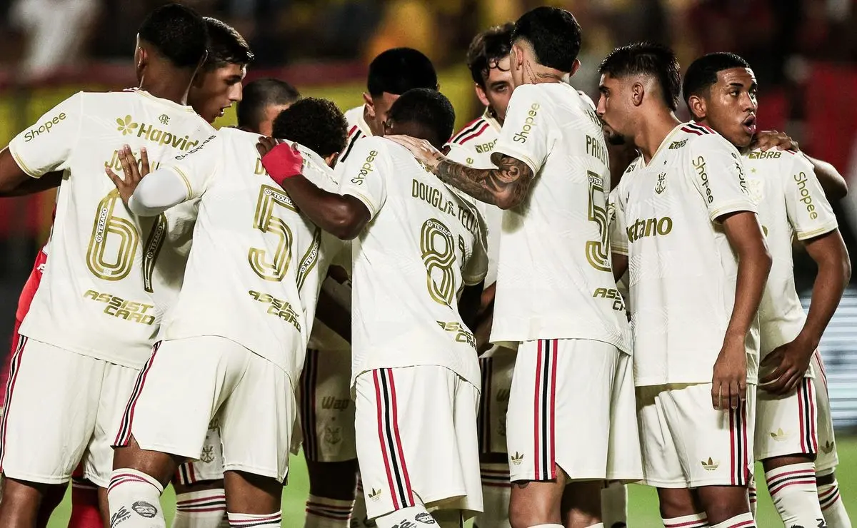 Flamengo é derrotado pelo Volta Redonda após expulsão no primeiro tempo Flamengo é derrotado pelo Volta Redonda após expulsão no primeiro tempo