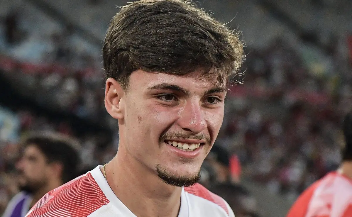 Flamengo esclarece situação sobre Breno Bidon e nega proposta ao Corinthians Flamengo esclarece situação sobre Breno Bidon e nega proposta ao Corinthians