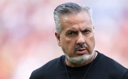 Flamengo estuda oferecer proposta para contratar Andrew, alvo também do Botafogo