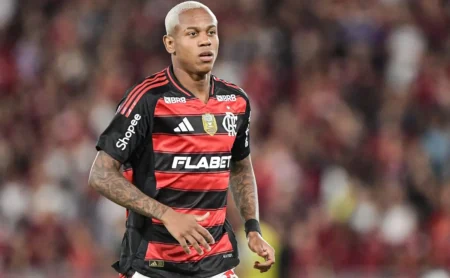 Flamengo: Joshua e Wallace Yan são escalados para o jogo contra a Portuguesa