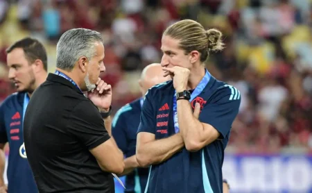 Flamengo mantém busca por centroavante e não descarta reforço em julho. Flamengo mantém busca por centroavante e não descarta reforço em julho.