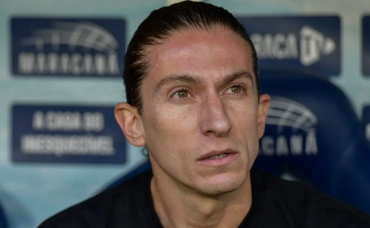 Flamengo procura substituto para Rossi: veja quem é o goleiro observado por Filipe Luís Flamengo procura substituto para Rossi: veja quem é o goleiro observado por Filipe Luís