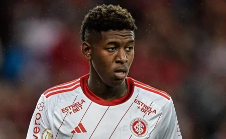 Flamengo planeja pacote com 4 reforços de alto custo e mira mais 3 após Vitão Flamengo planeja pacote com 4 reforços de alto custo e mira mais 3 após Vitão