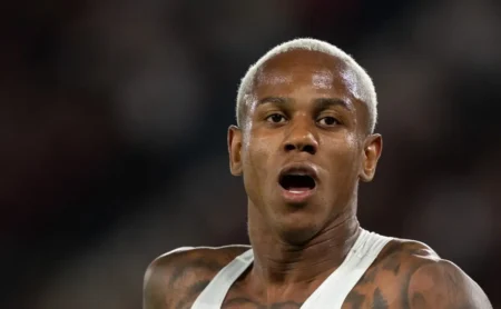 Flamengo promove reformulação no elenco e negocia Michael com o Santos após venda de Wallace Yan Flamengo promove reformulação no elenco e negocia Michael com o Santos após venda de Wallace Yan