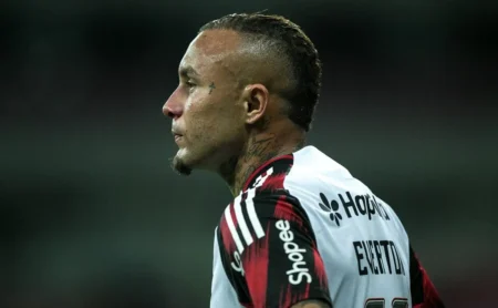 Flamengo reage a rumores sobre Cebolinha, impede leilão e traça estratégia para renovação Flamengo reage a rumores sobre Cebolinha, impede leilão e traça estratégia para renovação