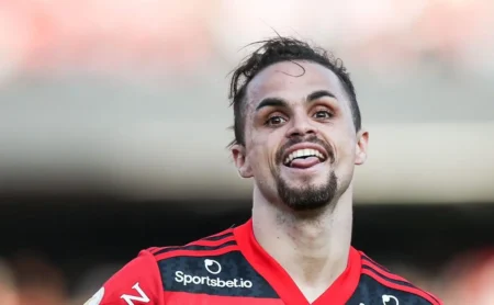 Flamengo recebe proposta de R$ 18 milhões por Michael; futuro do atacante depende de sua decisão