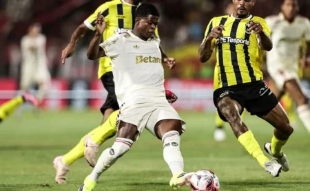 Flamengo tem gol anulado, jogador expulso e Volta Redonda abre vantagem Flamengo tem gol anulado, jogador expulso e Volta Redonda abre vantagem