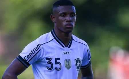 Flamengo: Textor e crise no Botafogo facilitam a contratação de Danilo Flamengo: Textor e crise no Botafogo facilitam a contratação de Danilo