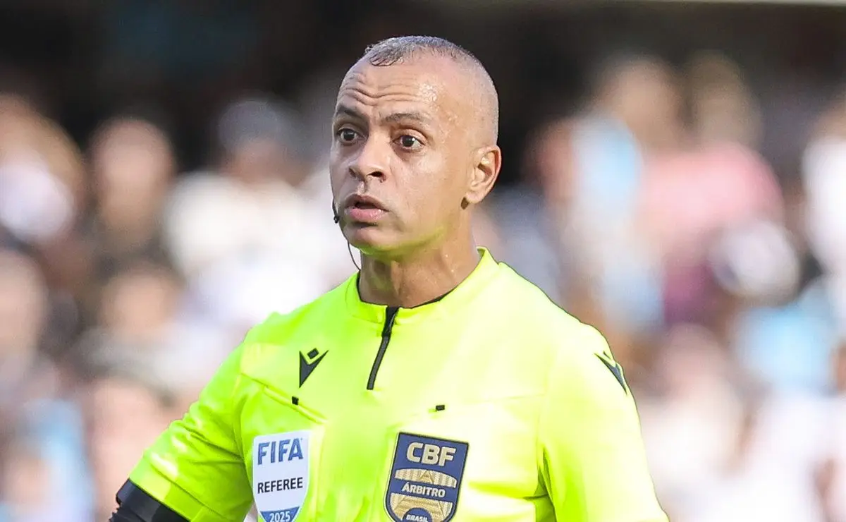 Flamengo tem a arbitragem definida para o início do Brasileirão contra o São Paulo Flamengo tem a arbitragem definida para o início do Brasileirão contra o São Paulo