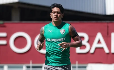 Fluminense detalha quadro de Cano após artroscopia e projeta recuperação