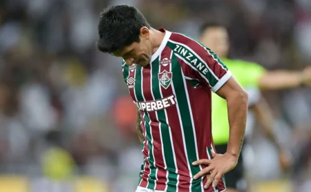 Fluminense busca reforço no ataque após lesão de Cano