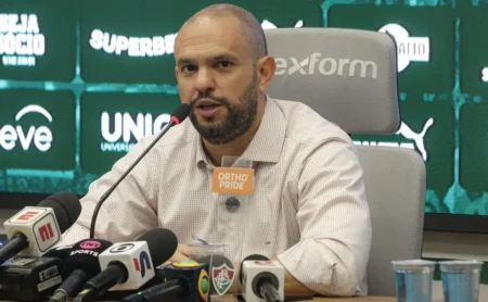 Fluminense pode investir R$ 60 milhões em centroavante de destaque