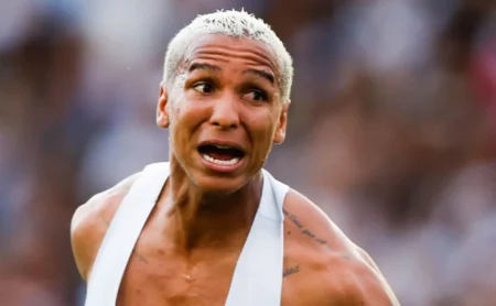 Fluminense sondou Deyverson para reforçar o ataque em 2026, mas negociação não avançou.