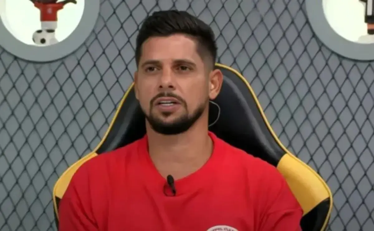 Fluminense x Flamengo: Cicinho minimiza favoritismo do Flamengo no Fla-Flu Fluminense x Flamengo: Cicinho minimiza favoritismo do Flamengo no Fla-Flu