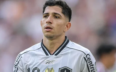 Fluminense encaminha a contratação de Savarino e aguarda aval final para reforçar o meio-campo com jogador do Botafogo Fluminense encaminha a contratação de Savarino e aguarda aval final para reforçar o meio-campo com jogador do Botafogo