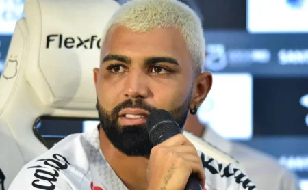 Gabigol declara amor ao Flamengo em entrevista com Romário: “Algo totalmente especial”