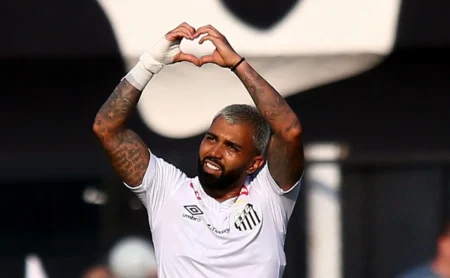 Gabigol marca em seu retorno ao Santos, Thaciano decide e o Peixe estreia com vitória no Paulistão