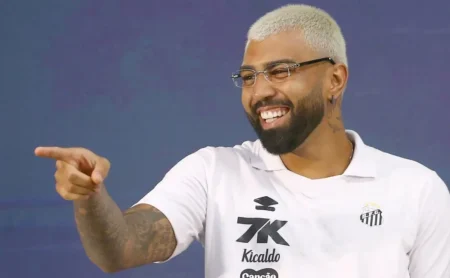 Gabigol supera crise da camisa 9 e transforma o ataque do Santos
