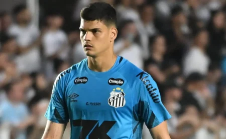 Gabriel Brazão tem negociação com o Flamengo ‘esfriada’ por não querer ser reserva Gabriel Brazão tem negociação com o Flamengo ‘esfriada’ por não querer ser reserva