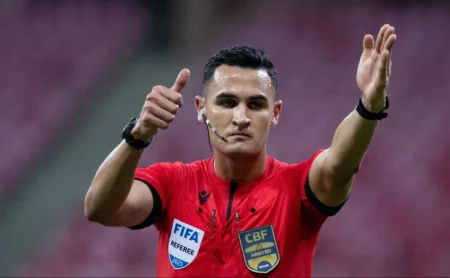 Gol anulado de Thaciano em Guarani x Santos: impedimento de Lautaro Díaz é marcado por Matheus Candançan Gol anulado de Thaciano em Guarani x Santos: impedimento de Lautaro Díaz é marcado por Matheus Candançan