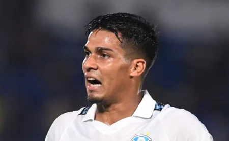 Grêmio analisa situação e Boca Juniors observa Arezo após dificuldades no ataque argentino