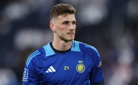 Grêmio disputa com clube europeu a contratação do goleiro Bento